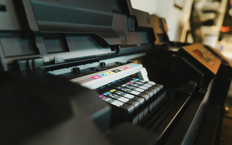 why-businesses-choose-custom-printing-services-over-diy-printing_
